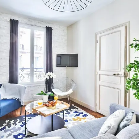 Charming Family Flat Near Montparnasse